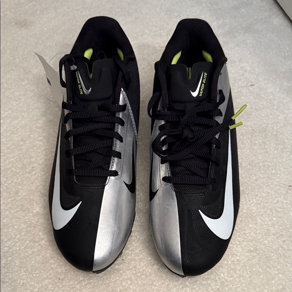 Nike Black and Silver Men’s ⚽️ Soccer Shoes NWT